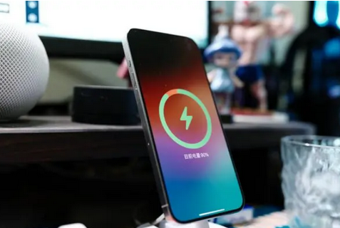 乌尔禾苹果15换屏服务分享用什么充电器给iPhone15充电更好 